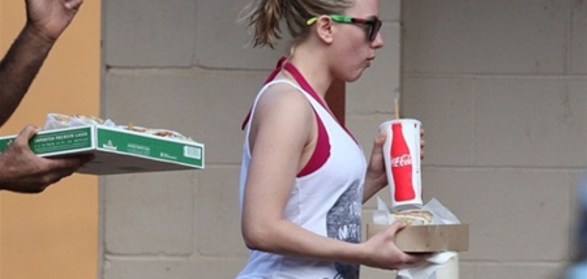 Скарлет Йоханссон увлеклась фастфудом. Фото