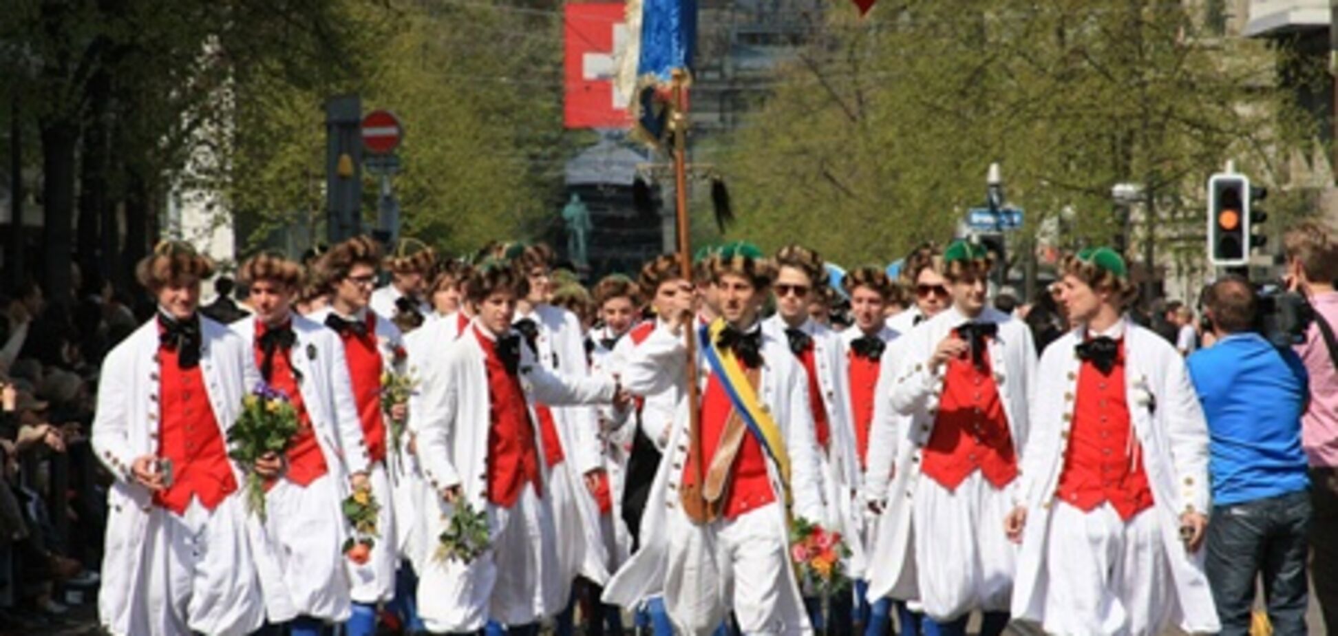 Весенний парад гильдий в Цюрихе – лучший способ проводить зиму