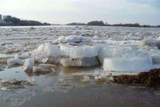 Украинских моряков освободили из ледяного плена на Дунае