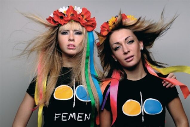 FEMEN: по уши в Ганге