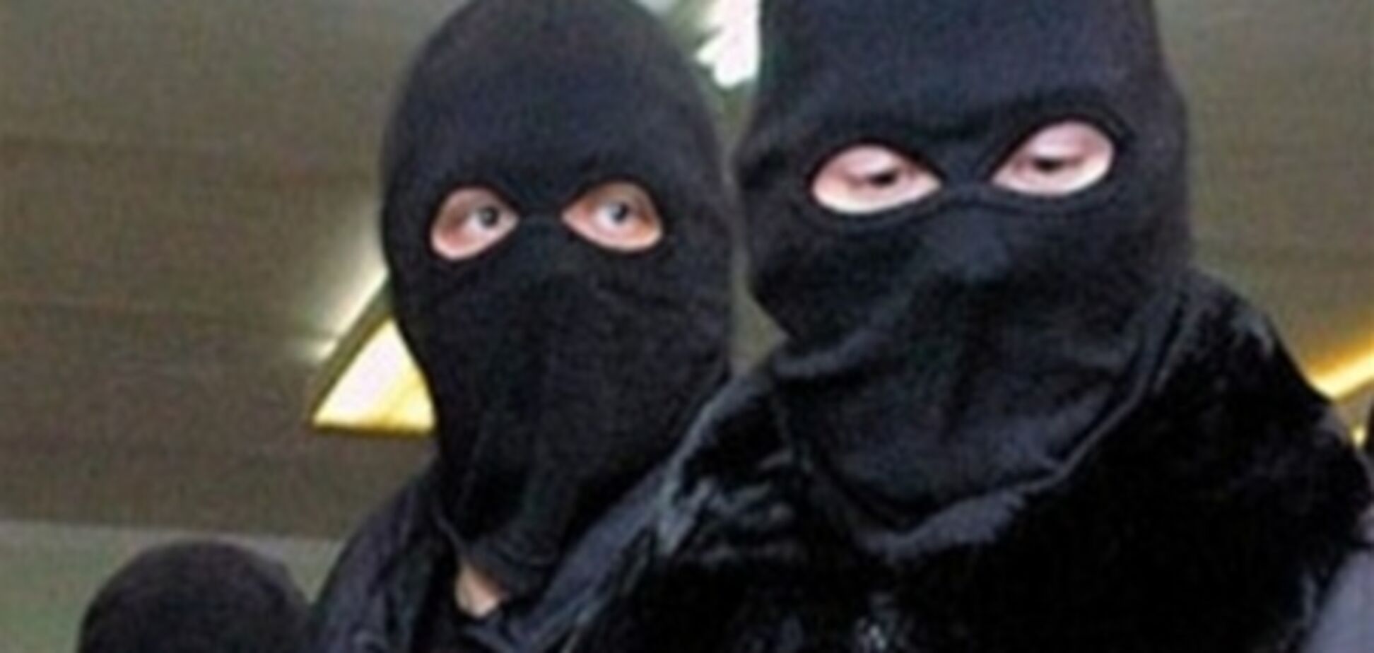 Во Львове третьи сутки удерживают захваченный магазин с людьми