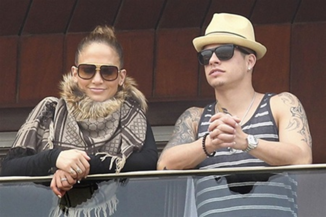 Лопес и Смарт наблюдают за карнавалом. Фото