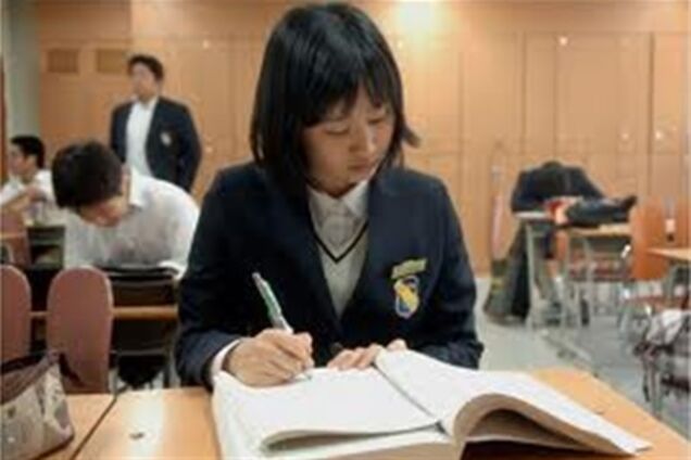 В Южной Корее учеба в вузе стоит минимум 5000 долларов в год
