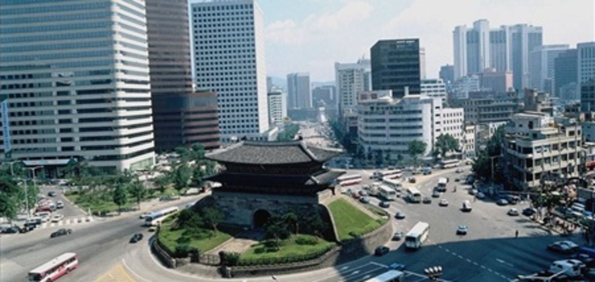 Суд приговорил 14 корейских банкиров к тюремным срокам