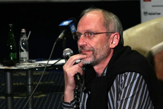 Гордон нишком одружився на студентці