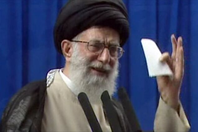Хаменеи: санкции не заставят Иран отказаться от ядерной программы