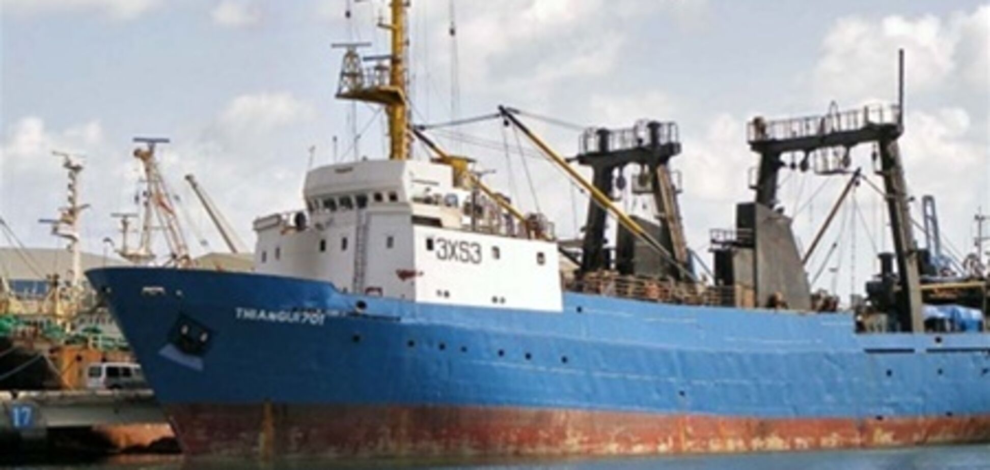 Українські моряки з судна 'Чангі-701' вирушили на батьківщину