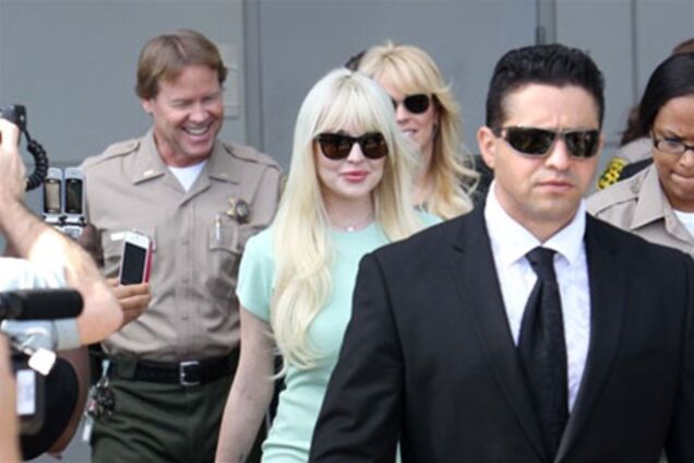 Линдсей Лохан нарядилась в суд. Фото