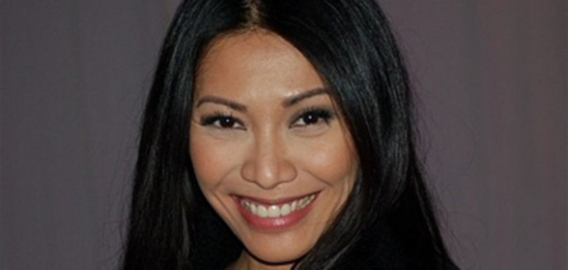 Франция выставит на Евровидение опытного бойца. Видео