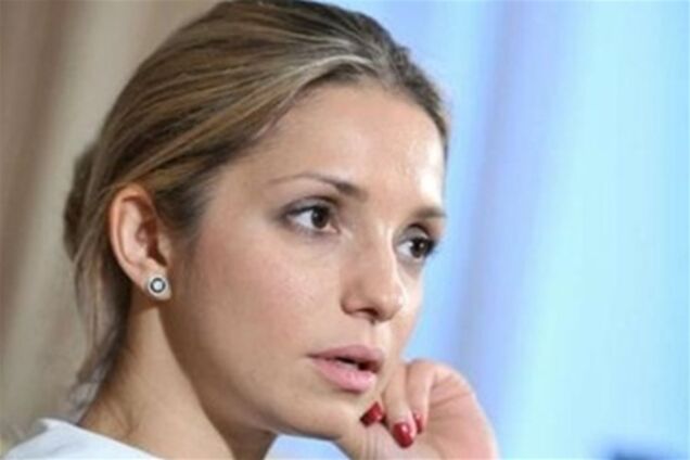 Дочка Тимошенко вже три години не пускають на побачення до мами