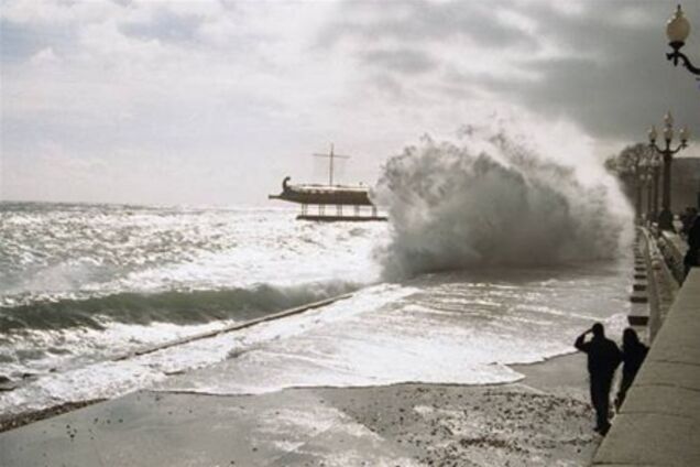 В Крыму объявили штормовое предупреждение на 25 февраля