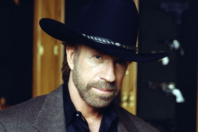 У Чака Норриса появится именной мост