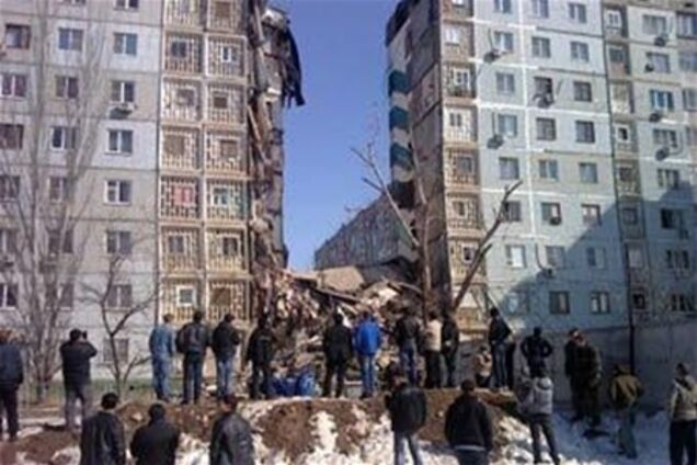 Вибух житлового будинку в Астрахані: людей дістають з-під завалів. Відео