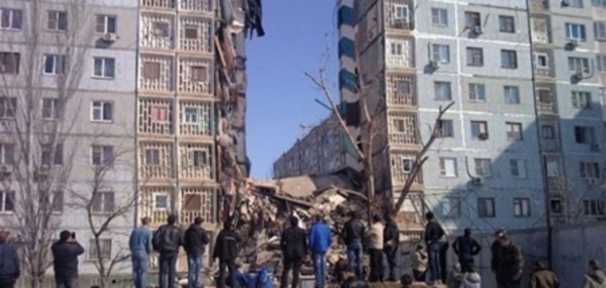 Обрушение дома в Астрахани: шокирующие видео