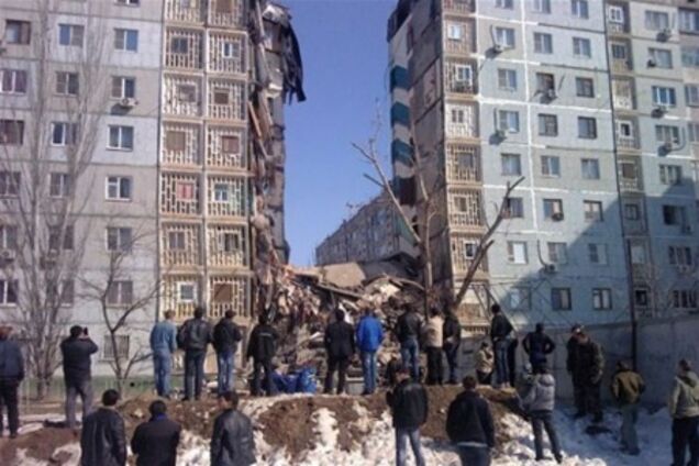 11 человек пострадали при обрушении дома в Астрахани