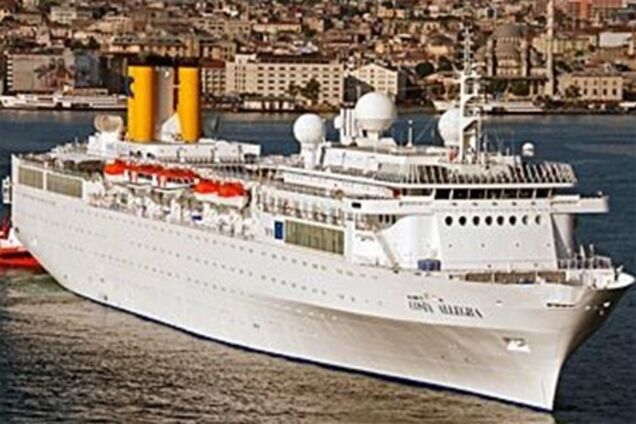 У Сейшел лег в дрейф лайнер 'Коста Аллегра'