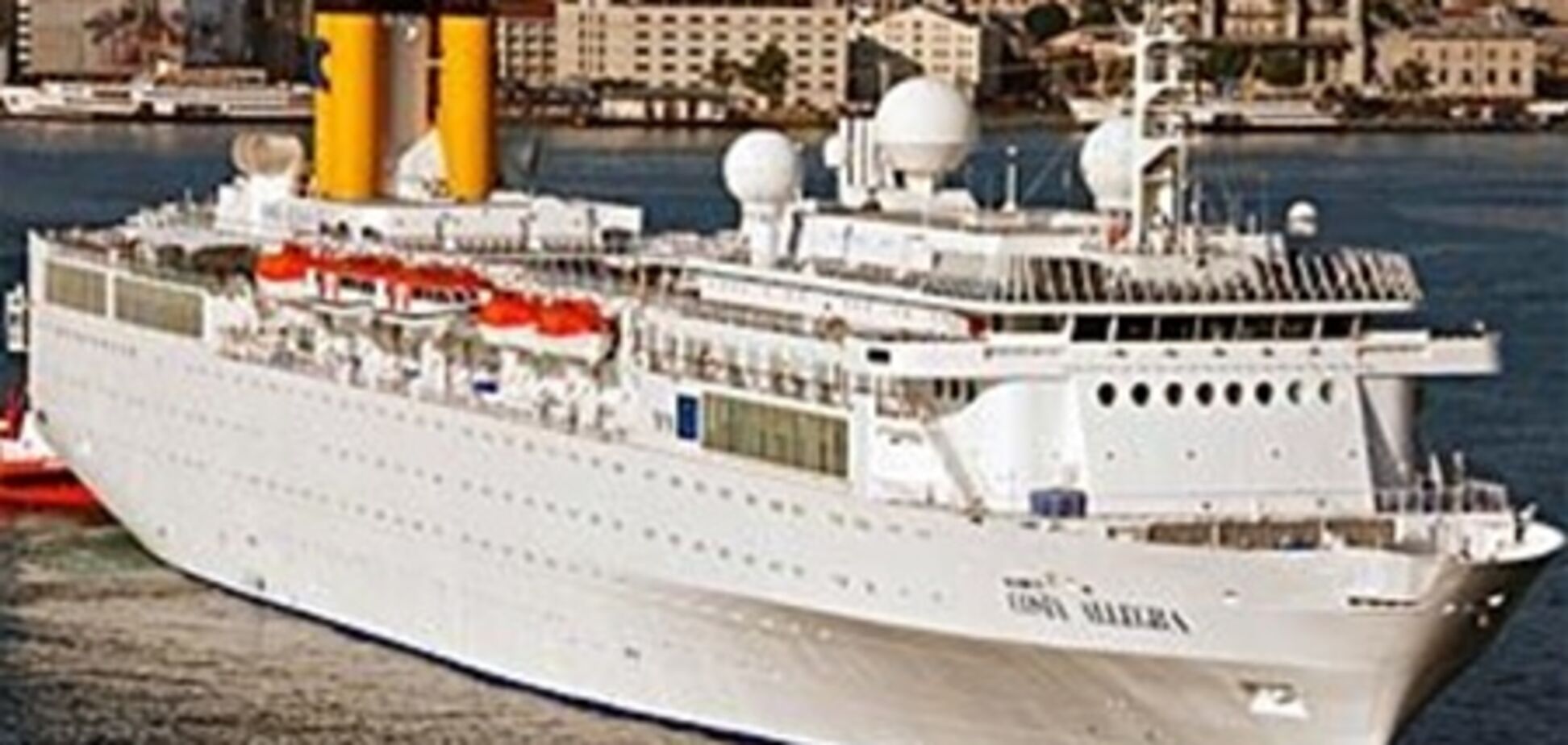 У Сейшел лег в дрейф лайнер 'Коста Аллегра'