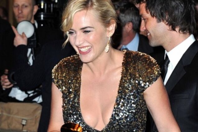 Слегка поправившаяся Кейт Уинслет на вручении премии «Сезар»