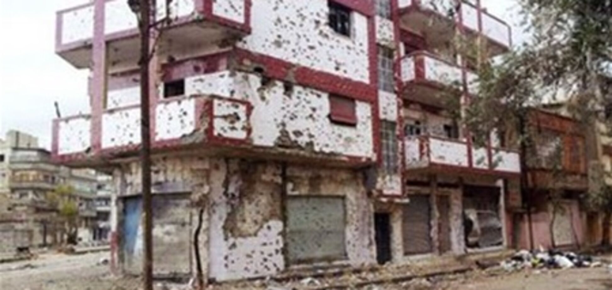 Обстрел Хомса продолжается: раненые журналисты не покинули город. Видео