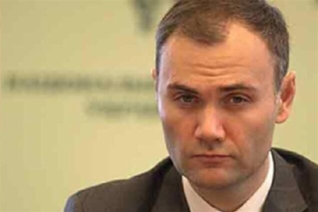 Азаров представил Кабмину нового министра финансов