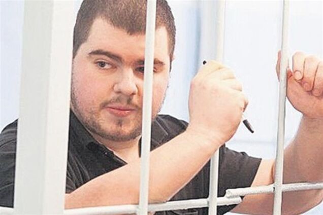 Сын экс-прокурора, сбивший насмерть трех женщин, не явился в суд