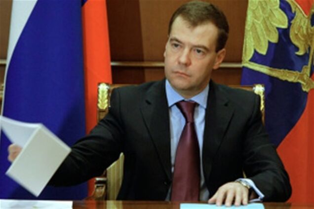Медведев подписал закон о кастрации педофилов