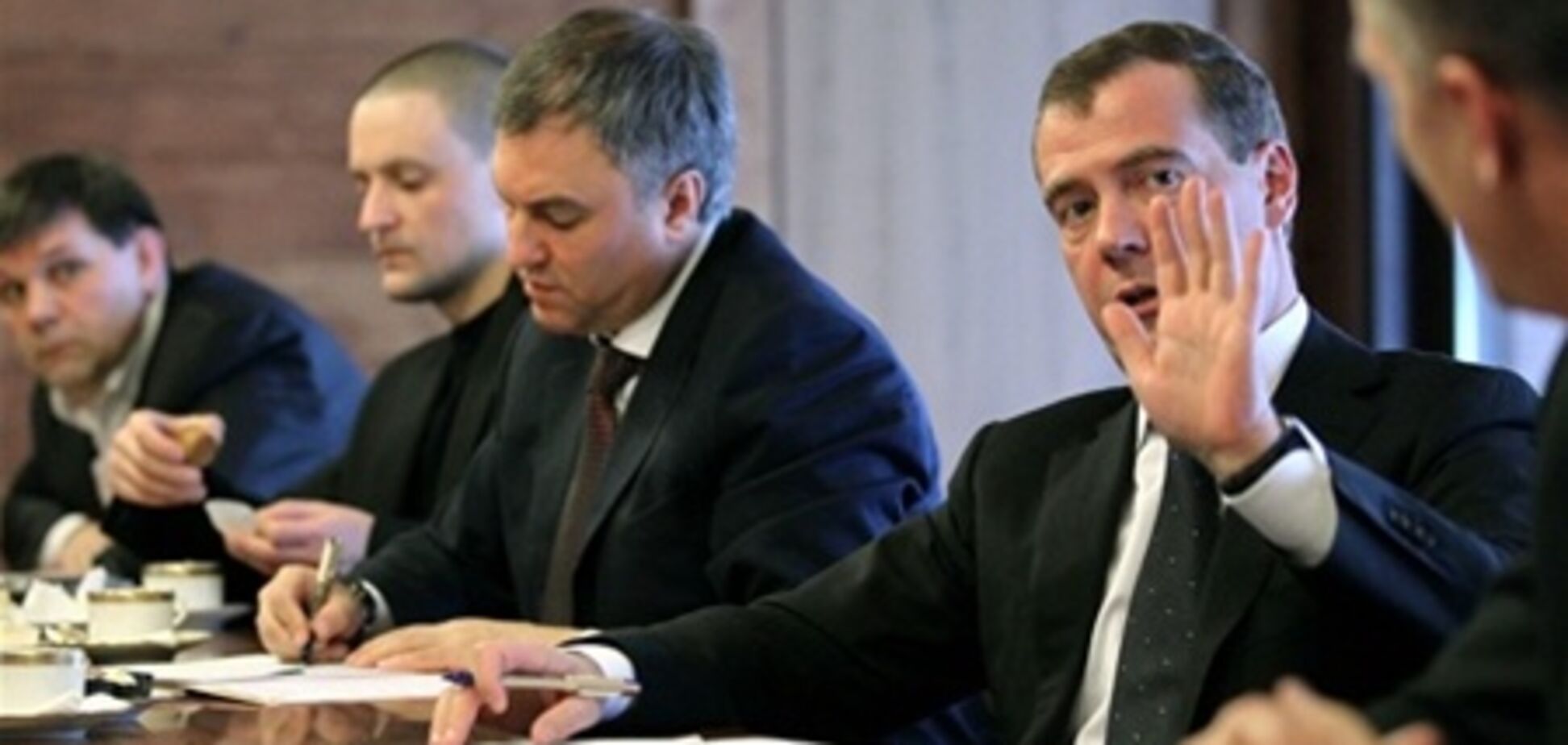 У Медведева пообещали быстро разобраться с политзаключенными