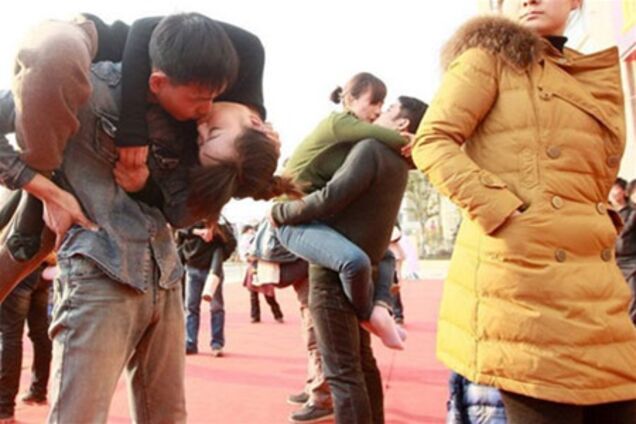 Самый долгий поцелуй в Китае: страсть до потери сознания. Фото