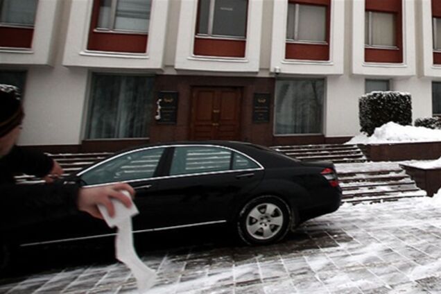 МИД Беларуси забросали туалетной бумагой. Фото