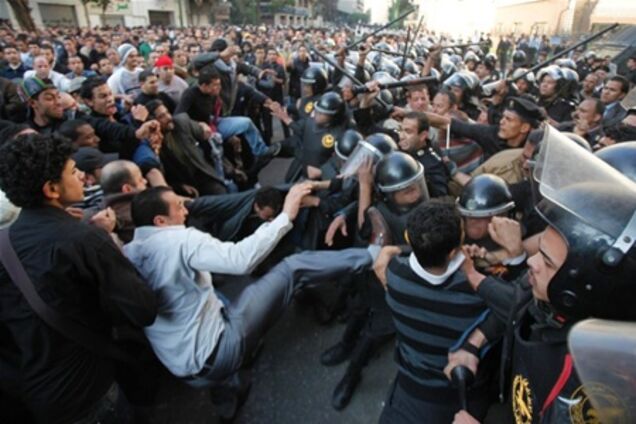 Число пострадавших в столкновениях в Каире превысило тысячу
