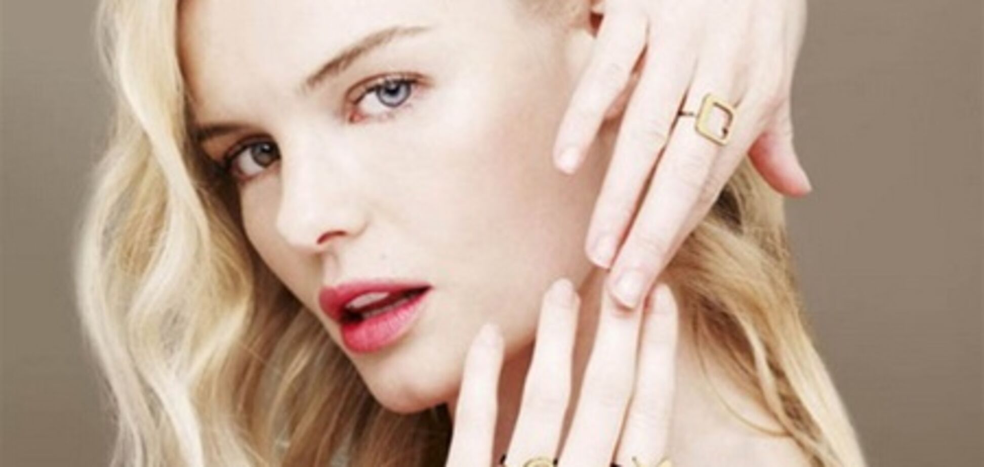 Разноцветные глаза Кейт Босворт в рекламе украшений