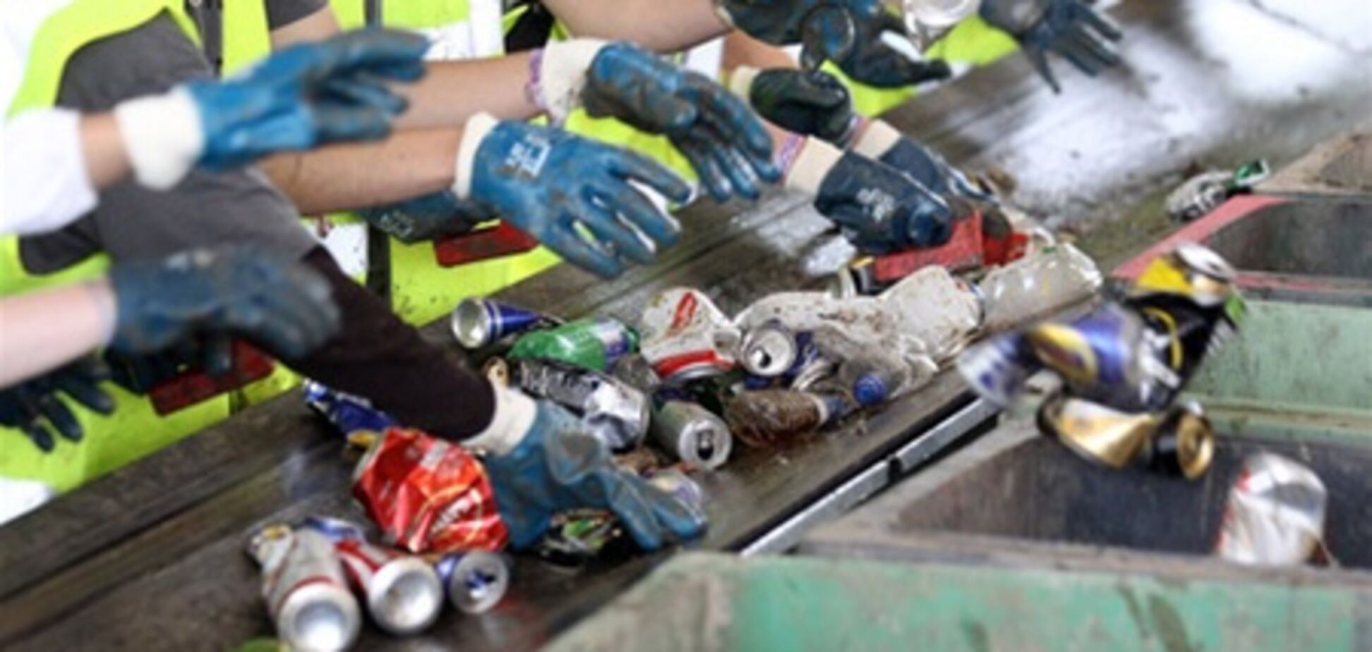 Продавцы трусов будут вывозить мусор из Украины