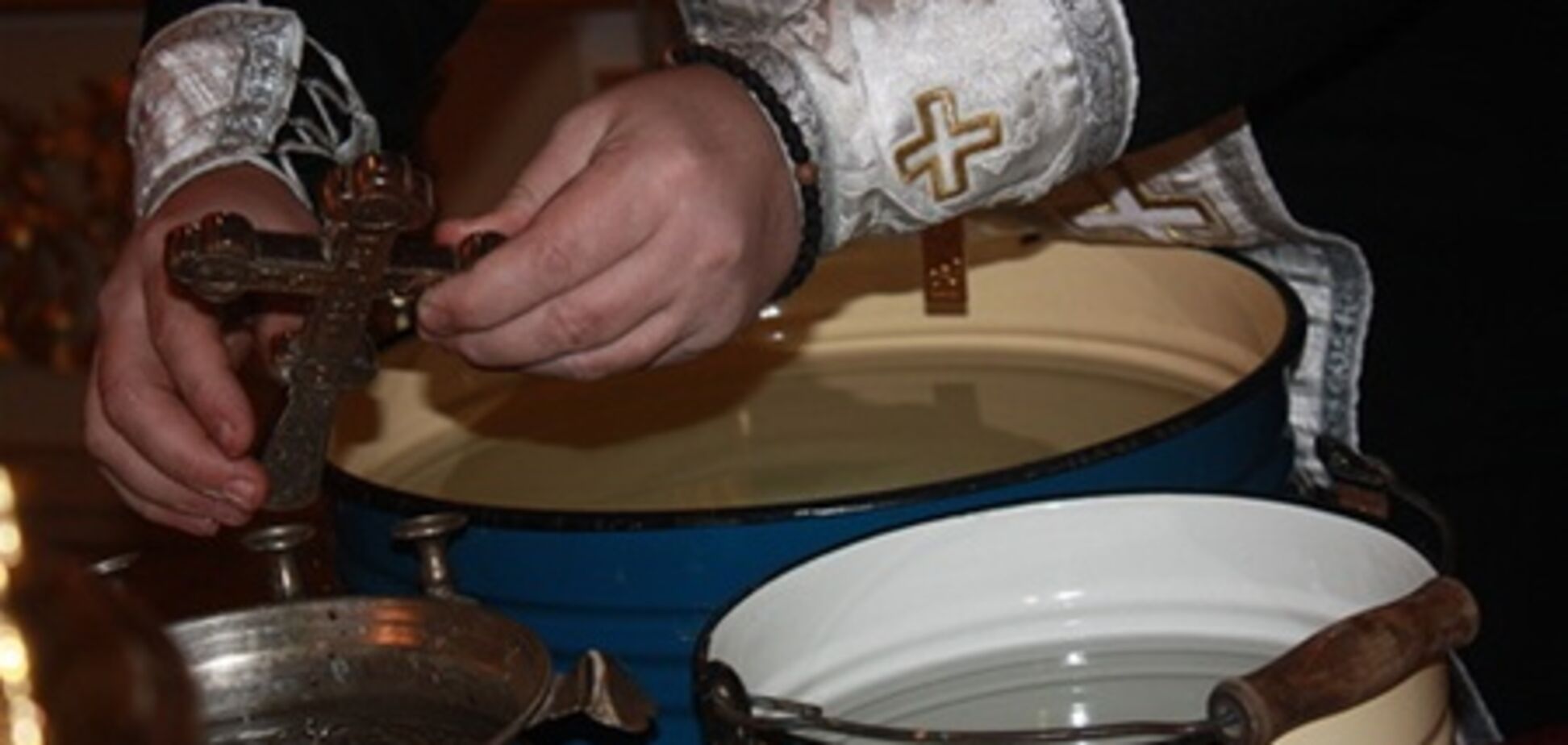 В Крыму священник окропил спящих мусульманских детей