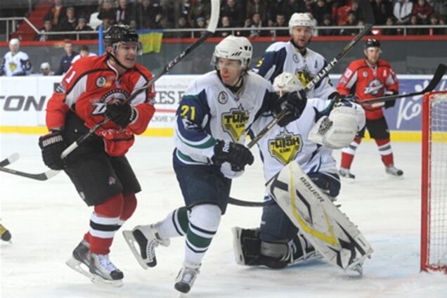 ВХЛ. 'Донбасс' уступил подмосковному 'Титану'