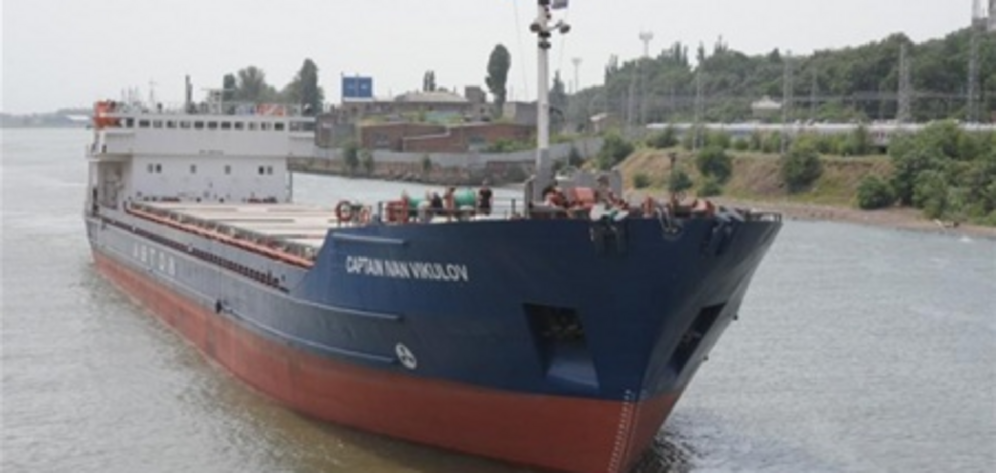 МЧС назвал причину пожара на сухогрузе