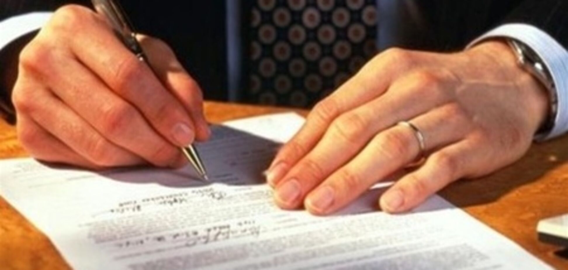 Эксперт: нужно исполнять законы, а не Конституцию переписывать