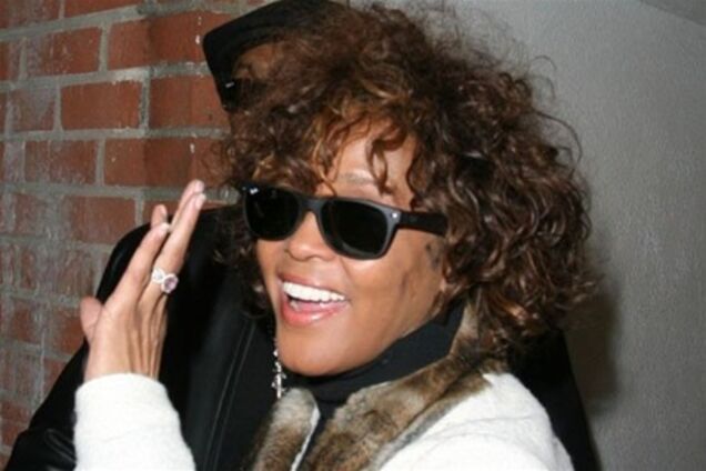 Хьюстон замечена на Беверли Хиллс. Фото