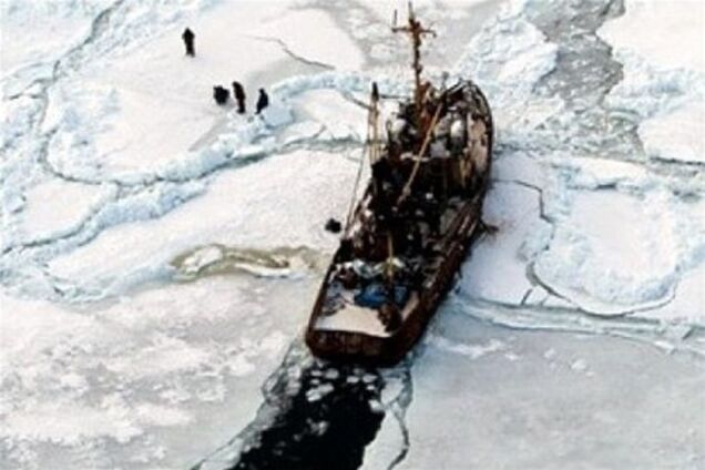 Во льдах Керченского пролива застряли более 100 кораблей
