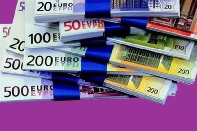 Евро дешевеет в ожидании переговоров в Греции