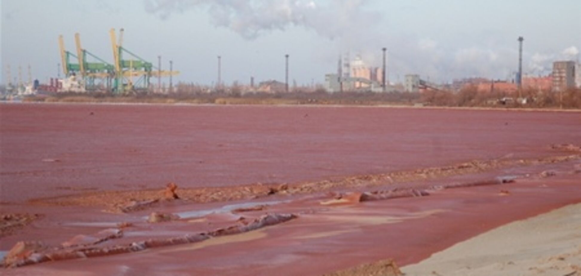 В Николаеве произошла экологическая катастрофа: все накрыло красным шламом