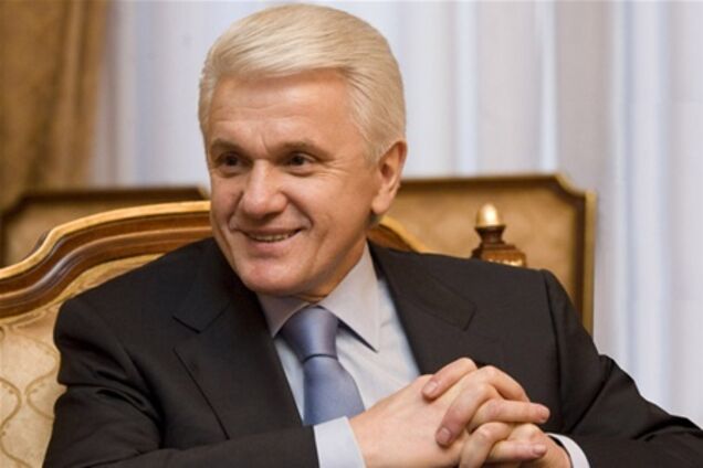 Литвин 'лайкает' фото молоденьких девушек