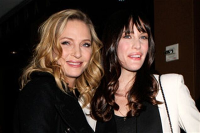 Ума Турман и Лив Тайлер помогают собрать деньги. Фото