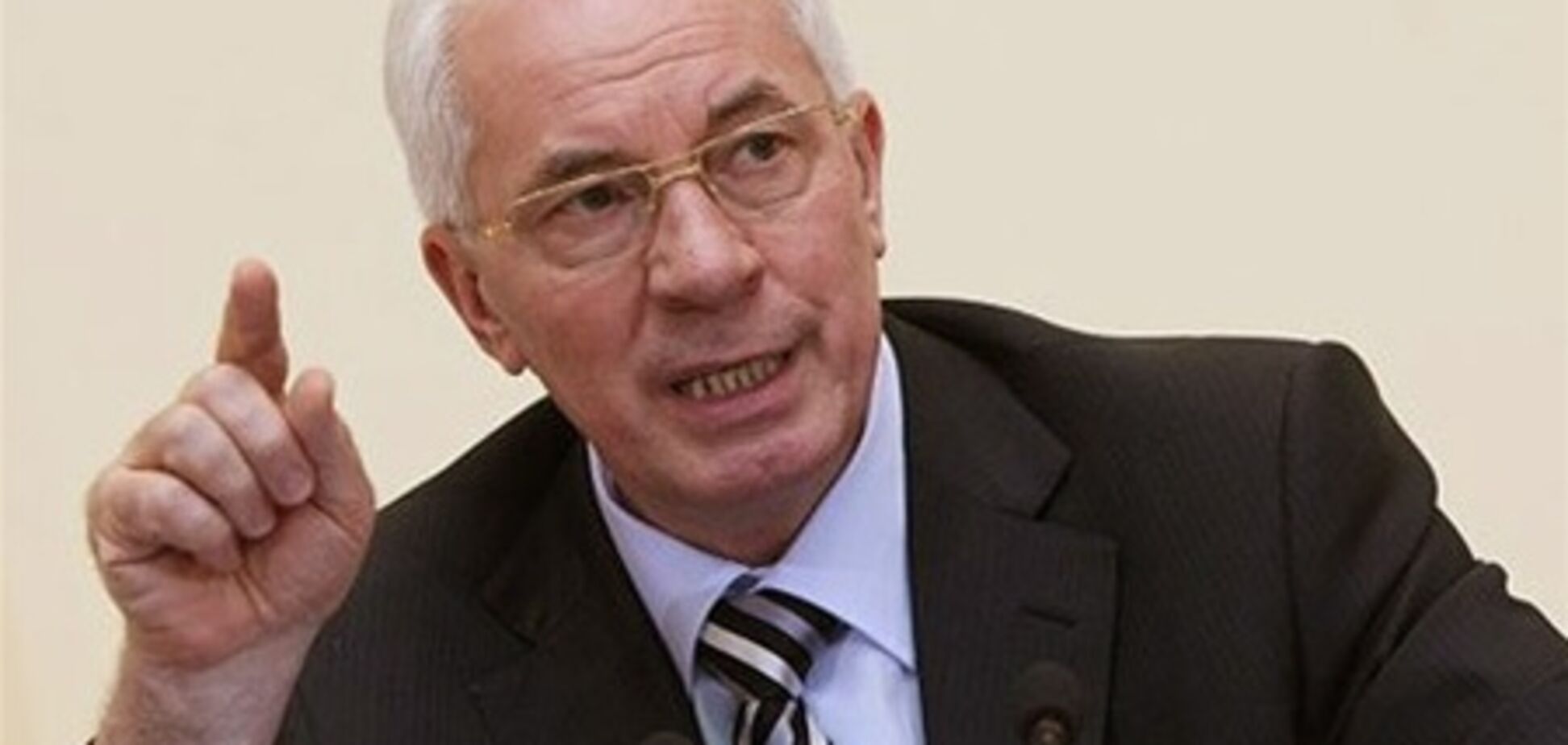 Азаров: в 2012 решится судьба украинского бизнеса