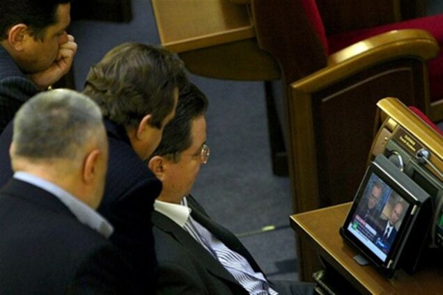 Политики и Apple