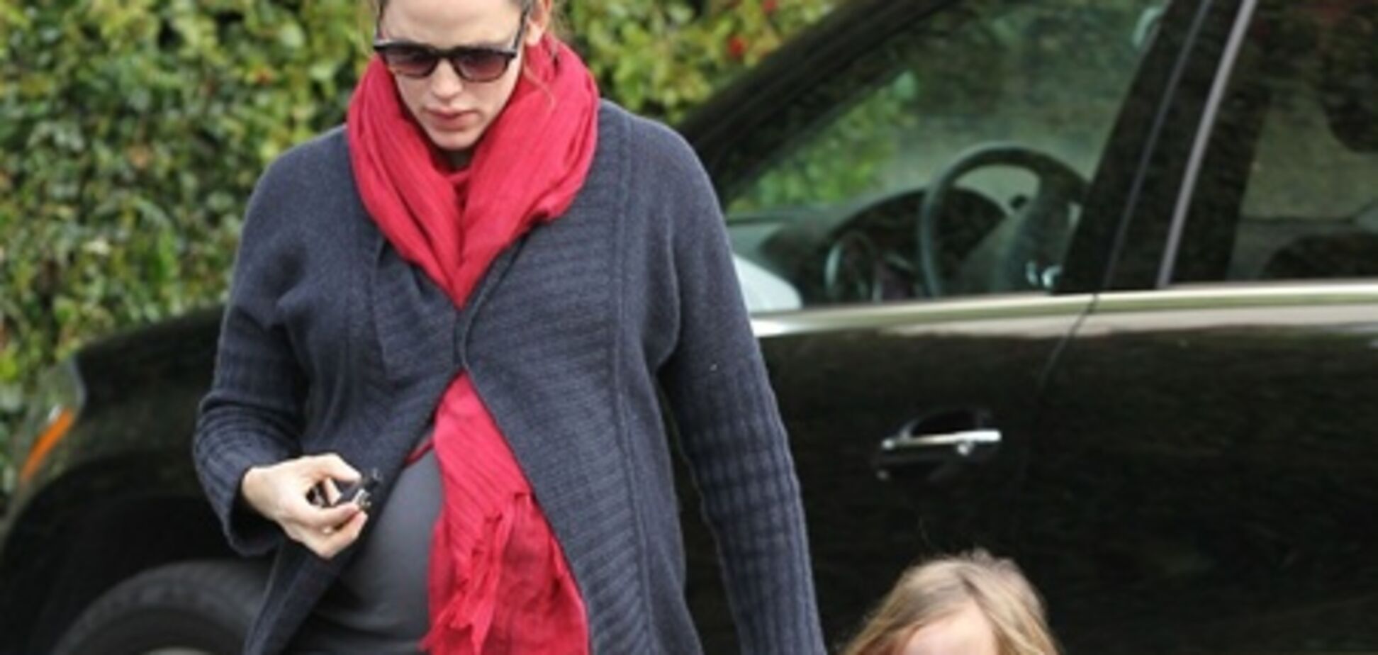 Дженнифер Гарнер идет на завтрак с дочерью. Фото