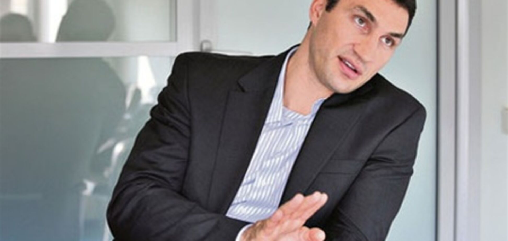 Кличко ест пироги после треннировки