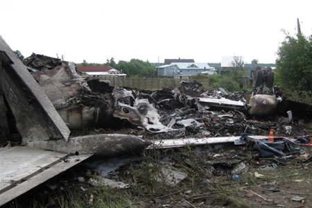 Стюардессу, выжившую в катастрофе Ту-134, уволили: изувеченная девушка просила деньги 