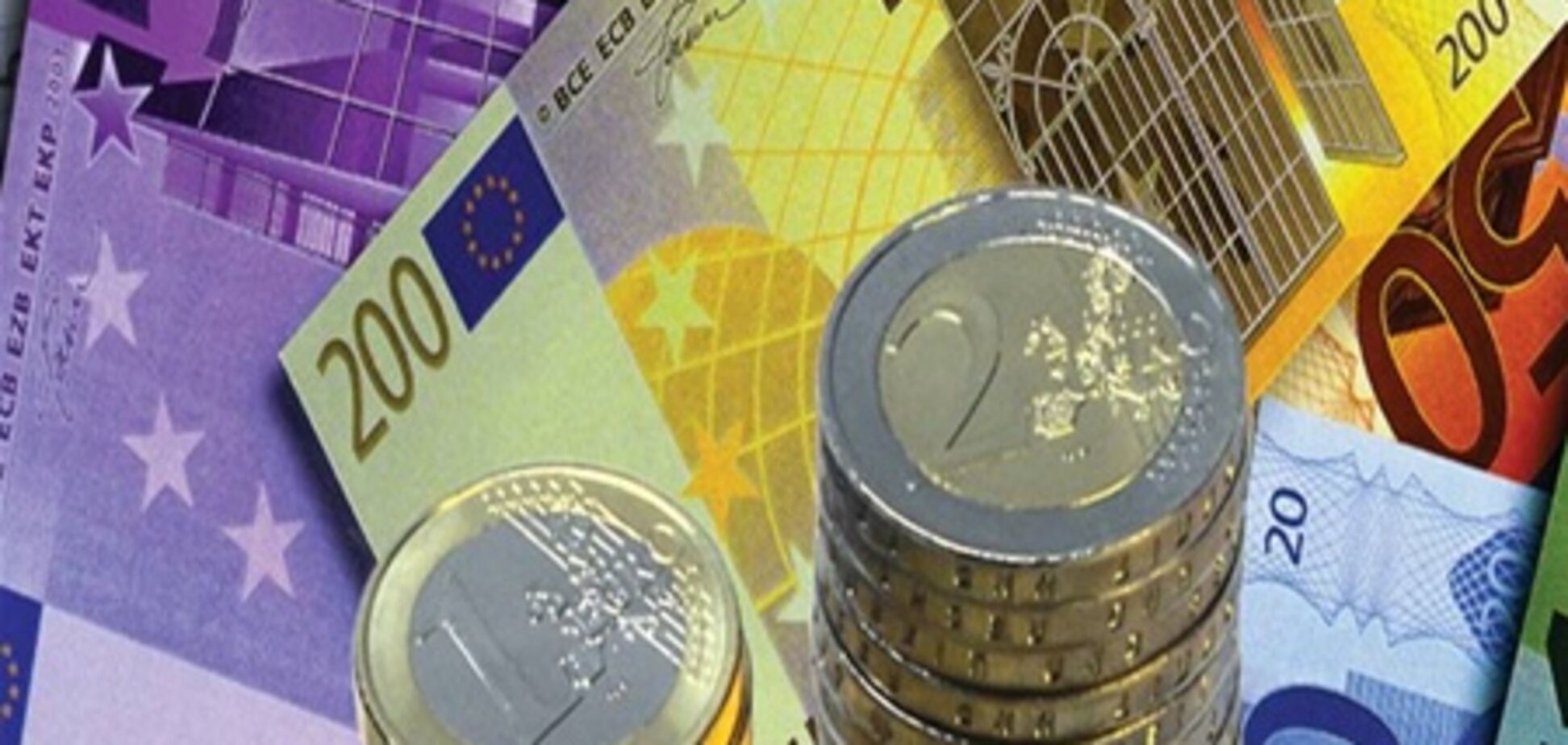 Евро дорожает к доллару, 01 марта 2012