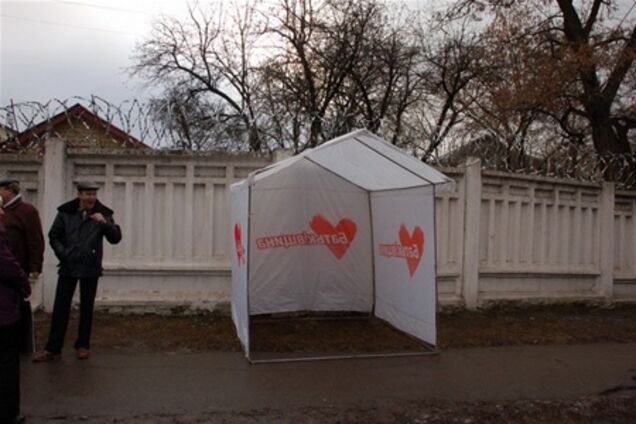 Сторонники Тимошенко установили дежурство под колонией