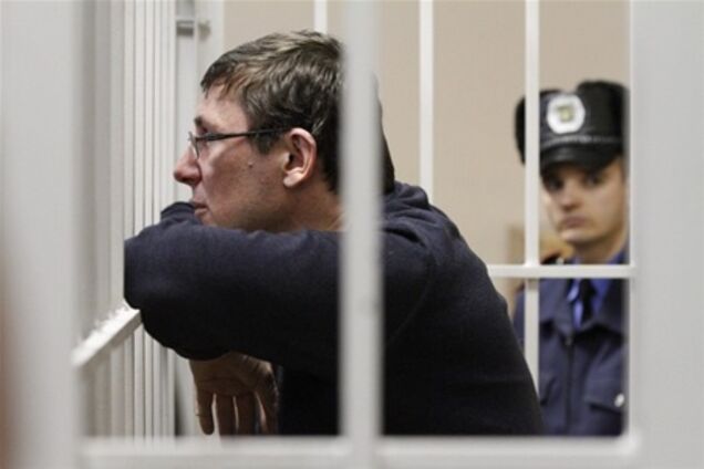 Луценко останется безнаказанным за плевок в лицо прокурору
